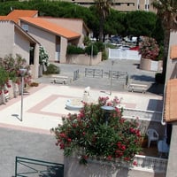 Vue de la place centrale de la résidence